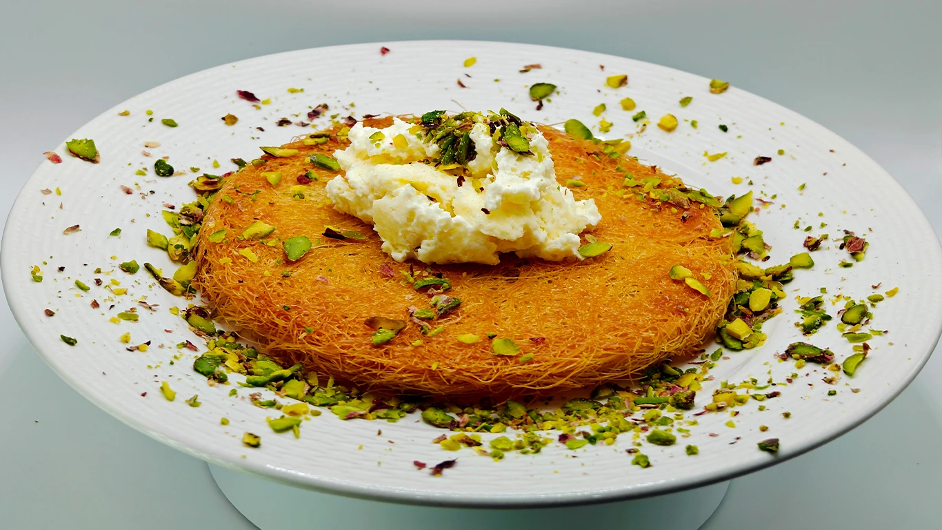 Kanafeh with Qushta