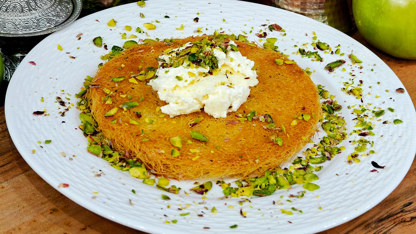 Kanafeh with Qushta